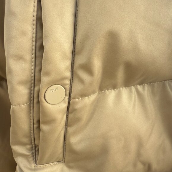 Aritzia | Supper Puffer | Shorty | XS | Champaign | Great Condition Minor Flaw - Picture 11 of 14